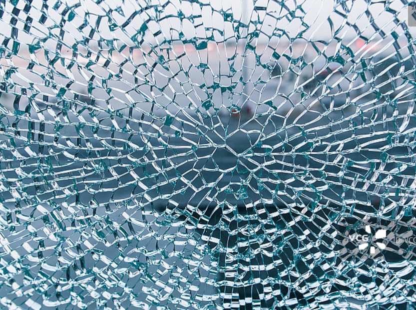 如何减少钢化玻璃自爆带来的伤害